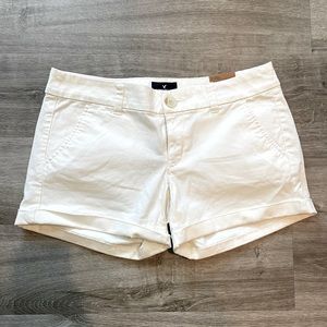 American Eagle Women’s Chino White Shorts NWT SZ. 6
